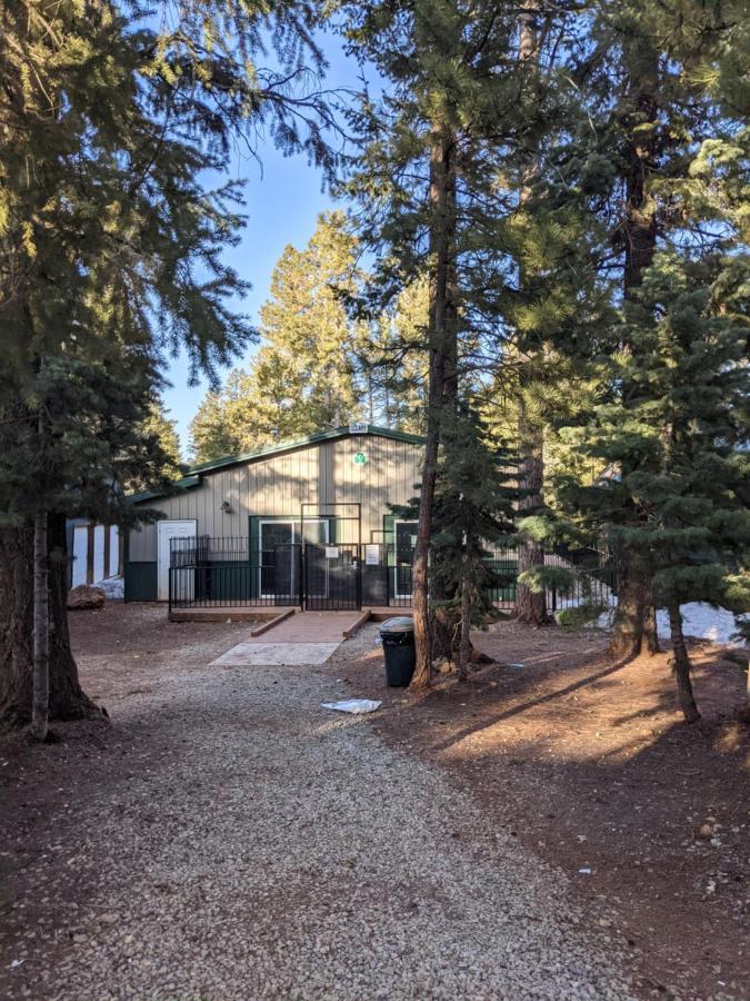 Pinewoods Resort And Rv Park Duck Creek Village Zewnętrze zdjęcie